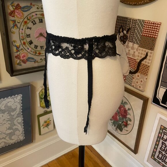 Vintage Black Lace Garter Belt With Adjustable Straps - Picture 3 of 5